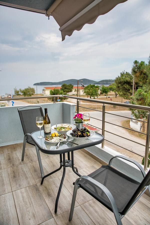 Isalos Suites Néa Péramos Zewnętrze zdjęcie