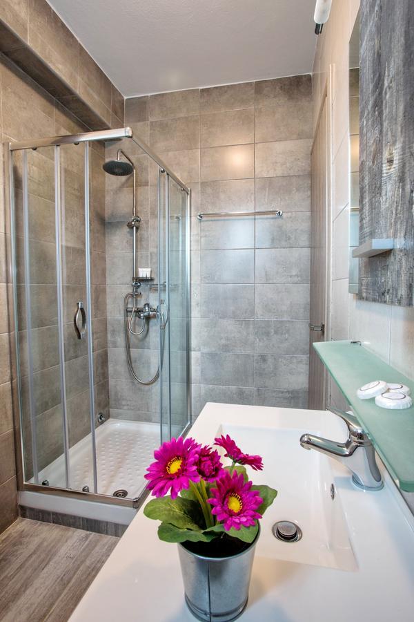 Isalos Suites Néa Péramos Zewnętrze zdjęcie